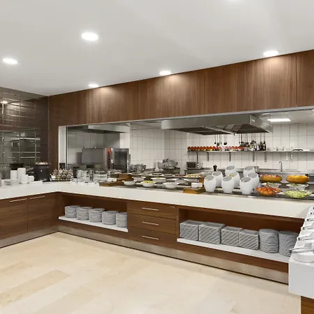 Ramada Encore Kartal ホテル