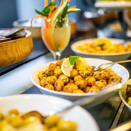 Ramada Encore Kartal Szálloda