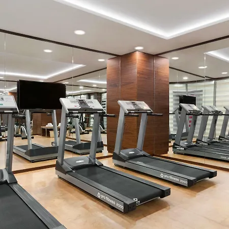 Ramada Encore Kartal מלון