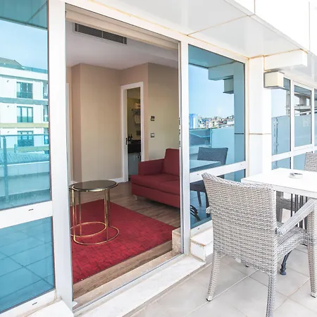 Ramada Encore Kartal מלון